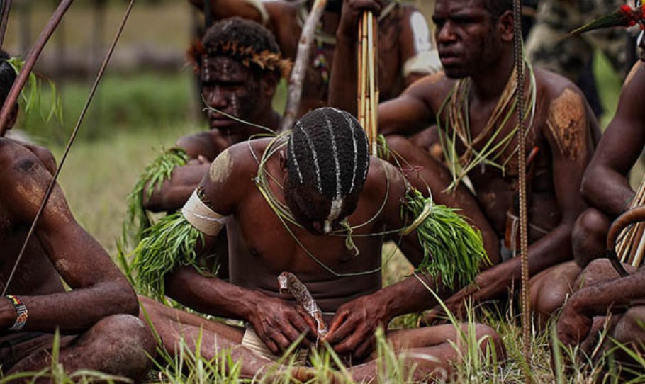Pakaian Holim Khas Papua Koteka