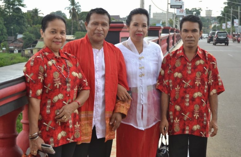 Perpaduan Gaya Tradisional dan Modern pada Pakaian Adat Maluku