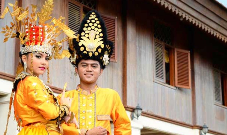 Baju Adat Gorontalo Pria Tradisional Modern