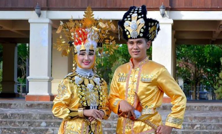 Pakaian Adat Gorontalo Yang Klasik Hingga Modern Lengkap Inspirasi