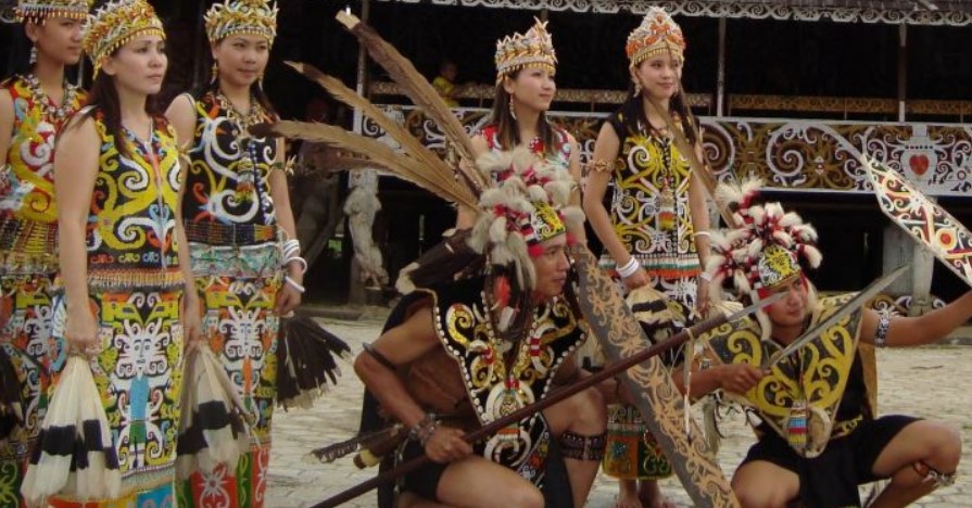 Pakaian Adat Kalimantan Timur Modern Tradisional