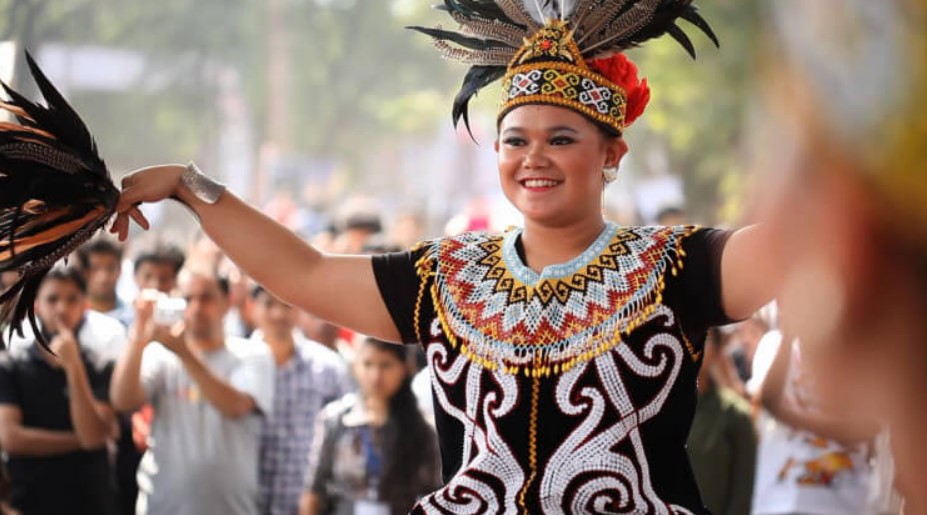 Pakaian Adat Kalimantan Utara Tradisional Modern