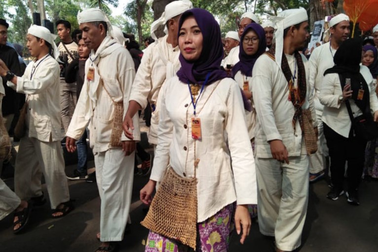 Pakaian Adat Suku Baduy Banten Wanita