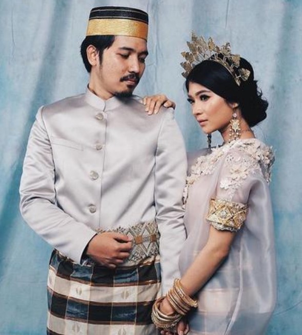 Pakaian Adat Sulawesi Lengkap dengan Model Klasik