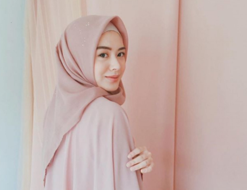 Hijab Segi Empat Pastel Ala Ayana Moon